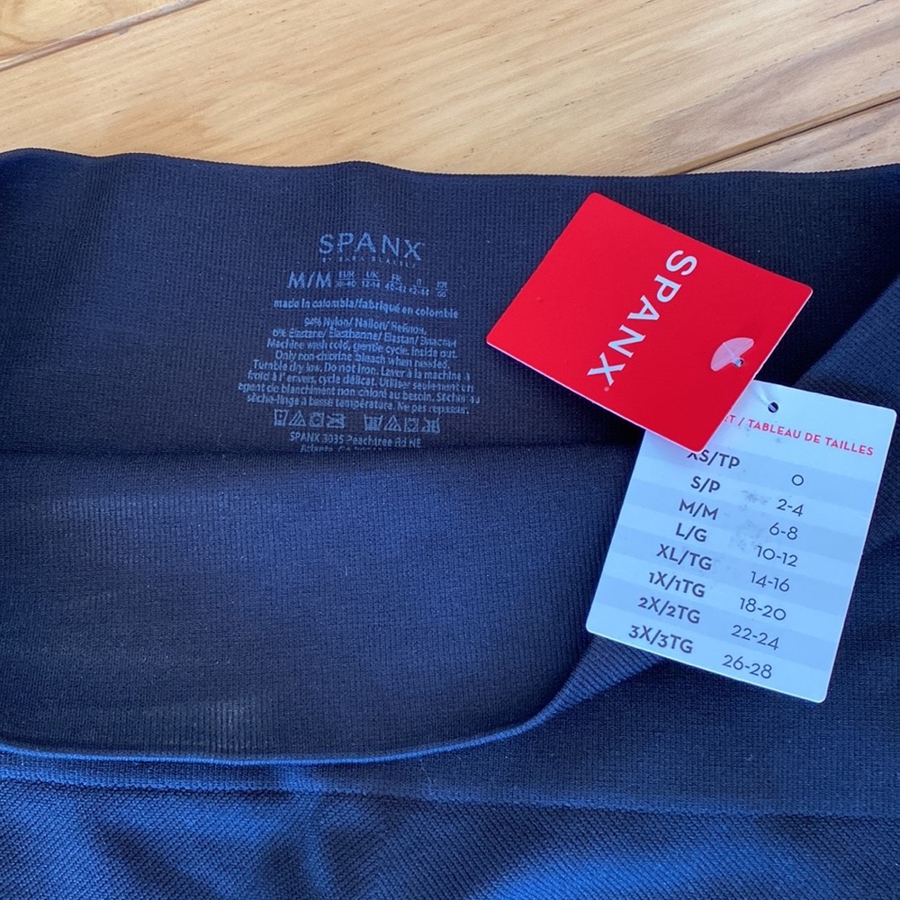 Spanx look at me now seamless leggings. Black. medium. NWT.